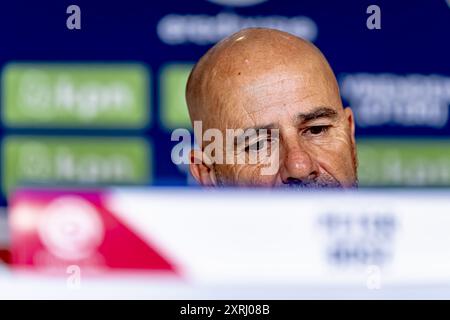 EINDHOVEN, pays-Bas. 10 août 2024. SPO, stade Philips, Dutch eredivisie, saison 2024/2025, pendant le match PSV - RKC, entraîneur du PSV Peter Bosz crédit : Pro Shots/Alamy Live News Banque D'Images