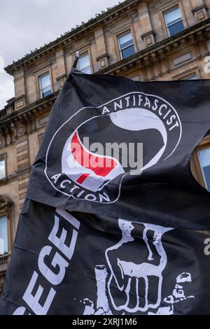 Glasgow, Écosse, Royaume-Uni. 10 août 2024.de nombreux anti-racistes se rassemblent à George Square pour protester contre les récentes émeutes de droite en Angleterre et en Irlande du Nord. Glasgow, Écosse, Royaume-Uni. Crédit : Richard Gass/Alamy Live News Banque D'Images