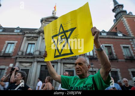 Madrid, Espagne. 10 août 2024. Un rassemblement d'urgence a été organisé cet après-midi devant le ministère espagnol des Affaires étrangères par des résidents palestiniens et des sympathisants pro-palestiniens pour condamner la dernière attaque de l'armée israélienne contre une école à Gaza qui servait d'abri et où, selon le gouvernement du Hamas dans la bande de Gaza, le bilan est de plus de 100 morts. Crédit : D. Canales Carvajal/Alamy Live News Banque D'Images