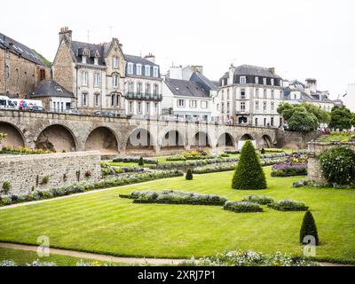 Vannes, France : 6 août 2024 : jardins remparts à vannes, Bretagne, France Banque D'Images