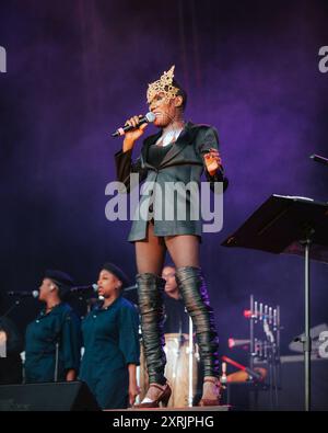 Grace Jones se produit sur la scène Lands End lors du Outside Lands 2024 Music and Arts Festival qui se tient au Golden Gate Bridge Park à San Francisco, EN CALIFORNIE, le 10 août 2024. (Photo par Alive Coverage/SIPA USA) crédit : Sipa USA/Alamy Live News Banque D'Images