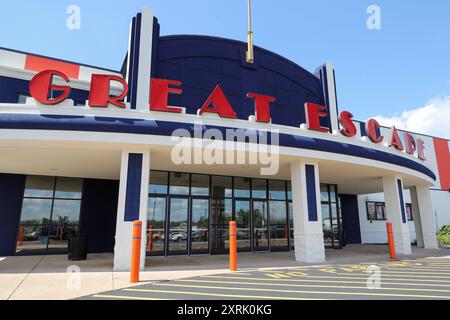 Muncy, États-Unis. 10 août 2024. Une vue extérieure du cinéma District de Lycoming Valley qui opère dans l'ancien théâtre Great Escape. Crédit : SOPA images Limited/Alamy Live News Banque D'Images