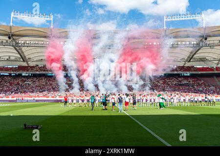 Pyro, Feuerwerk BEI der Vorstellung der Mannschaft, Spieler. VfB Stuttgart v. Athletic Bilbao, Fussball, Herren, Testspiel, Freundschaftsspiel, saison 24/25, GER, 10.08.2024, LES RÈGLEMENTS DFL/DFB INTERDISENT TOUTE UTILISATION DE PHOTOGRAPHIES COMME SÉQUENCES D'IMAGES ET/OU QUASI-VIDÉO, Foto : Eibner-Pressefoto/Wolfgang Frank Banque D'Images