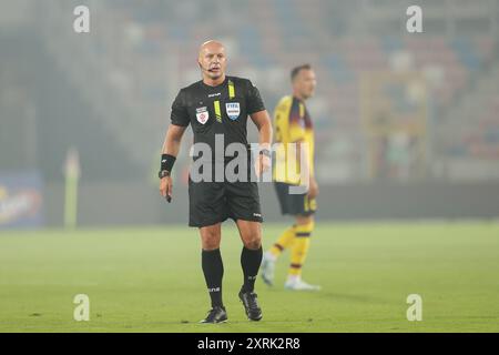 Zabrze, Pologne. 02 août 2024. L'arbitre Szymon Marciniak de Pologne vu lors du match de football de la Ligue polonaise PKO BP Ekstraklasa 2024/2025 entre Gornik Zabrze et Pogon Szczecin à l'Arena Zabrze. Score final : Gornik Zabrze 1:0 Pogon Szczecin. Crédit : SOPA images Limited/Alamy Live News Banque D'Images