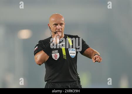 Zabrze, Pologne. 02 août 2024. L'arbitre Szymon Marciniak de Pologne vu lors du match de football de la Ligue polonaise PKO BP Ekstraklasa 2024/2025 entre Gornik Zabrze et Pogon Szczecin à l'Arena Zabrze. Score final : Gornik Zabrze 1:0 Pogon Szczecin. (Photo de Grzegorz Wajda/SOPA images/SIPA USA) crédit : SIPA USA/Alamy Live News Banque D'Images