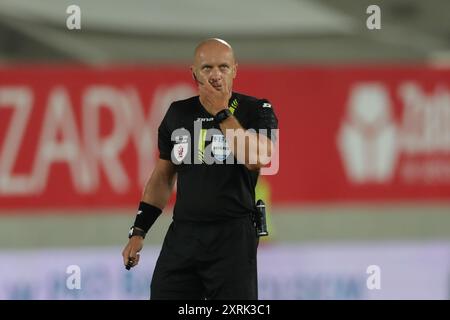 Zabrze, Pologne. 02 août 2024. L'arbitre Szymon Marciniak de Pologne vu lors du match de football de la Ligue polonaise PKO BP Ekstraklasa 2024/2025 entre Gornik Zabrze et Pogon Szczecin à l'Arena Zabrze. Score final : Gornik Zabrze 1:0 Pogon Szczecin. (Photo de Grzegorz Wajda/SOPA images/SIPA USA) crédit : SIPA USA/Alamy Live News Banque D'Images