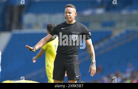 Arbitre Steve Martin lors du match amical de pré-saison entre Brighton et Hove Albion et Villarreal au stade American Express , Brighton , Royaume-Uni - 10 août 2024 photo Simon Dack / images téléphoto usage éditorial seulement. Pas de merchandising. Pour Football images, les restrictions FA et premier League s'appliquent inc. aucune utilisation d'Internet/mobile sans licence FAPL - pour plus de détails, contactez Football Dataco Banque D'Images