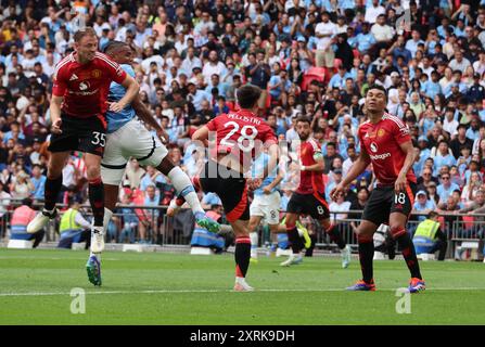 Londres, Royaume-Uni. 10 août 2024. LONDRES, ANGLETERRE - 10 AOÛT : Jonny Evans de Manchester United en action lors du FA Community Shield entre Manchester City et Manchester United au stade de Wembley le 10 août 2024 à Londres, Angleterre. Crédit : action Foto Sport/Alamy Live News Banque D'Images