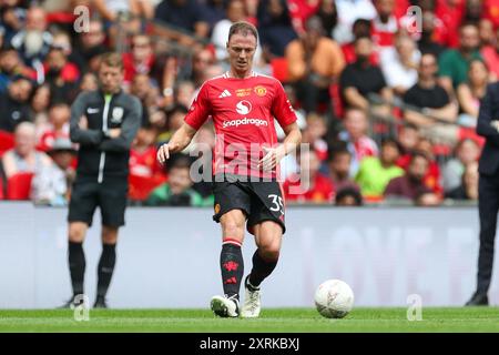 Le défenseur du Manchester United Jonny Evans (35) lors du Manchester City FC vs Manchester United FC FA Community Shield final match au stade de Wembley, Londres, Angleterre, Royaume-Uni le 10 août 2024 Credit : Every second Media/Alamy Live News Banque D'Images