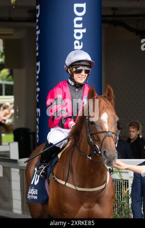 10 août 2024. MUKER monté par le jockey Hayley Turner se dirige sur le circuit pour la Dubai Duty Free Shergar Cup Dash (handicap de classe 2) à la Dubai Duty Free Shergar Cup à Ascot Racecourse dans le Berkshire. Propriétaire Peter Blyth et associé, entraîneur Nigel Tinkler, Malton, éleveur Mr Joe & June Staunton, commanditaire Alexanders York. Crédit : Maureen McLean/Alamy Banque D'Images