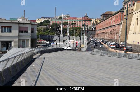 Napoli - Scorcio di via Acton dalla terrazza della nuova stazione del Molo Beverello Banque D'Images