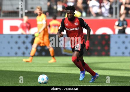 Edmond Tapsoba ( Bayer 04 Leverkusen ). GER, Bayer 04 Leverkusen vs Real Betis Sevilla, Fussball, Testspiel, Spielzeit 2024/2025, 10.08.2024 LA RÉGLEMENTATION DFL INTERDIT TOUTE UTILISATION DE PHOTOGRAPHIES COMME SÉQUENCES D'IMAGES ET/OU QUASI-VIDÉO Foto : Eibner-Pressefoto/Thomas Thienel Banque D'Images