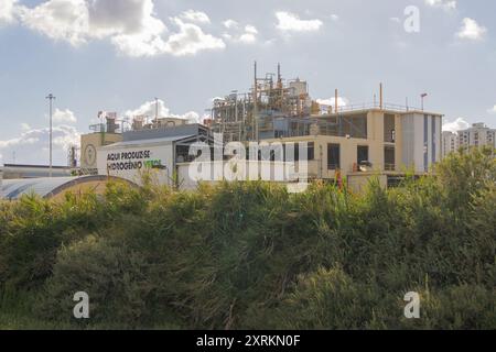 Installation industrielle moderne produisant de l'hydrogène vert comme solution d'énergie propre Banque D'Images