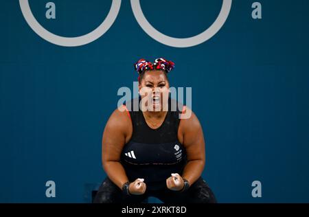 Paris, France. 11 août 2024. Jeux Olympiques de Paris 2024. Haltérophilie. Stade du sud de Paris 6. Paris. Emily Campbell (GBR) célèbre la compétition d'haltérophilie 81KG pour femmes lors des Jeux Olympiques de Paris 2024 au South Paris Arena 6, Paris, France. Crédit : Sport in Pictures/Alamy Live News Banque D'Images