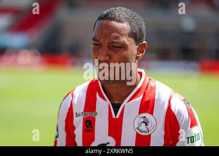 Rotterdam, pays-Bas. 11 août 2024. ROTTERDAM, PAYS-BAS - 11 AOÛT : Jonathan de Guzman du Sparta Rotterdam est intervieued par ESPN lors du match néerlandais Eredivisie entre le Sparta Rotterdam et Heracles Almelo au Sparta-stadion Het Kasteel le 11 août 2024 à Rotterdam, pays-Bas. (Photo de Hans van der Valk/Orange Pictures) crédit : Orange pics BV/Alamy Live News Banque D'Images