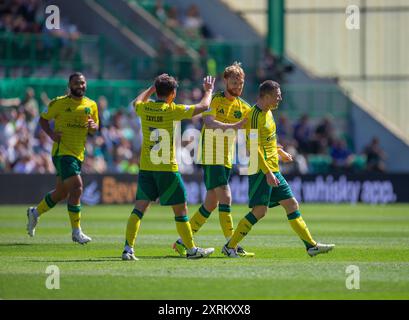 Édimbourg, Écosse. 11 août 2024 ; Easter Road, Édimbourg, Écosse : Scottish Premiership Football, Hibernian contre Celtic ; Callum McGregor du Celtic célèbre après avoir marqué 2-0 à la 19e minute crédit : action plus Sports images/Alamy Live News crédit : action plus Sports images/Alamy Live News Banque D'Images