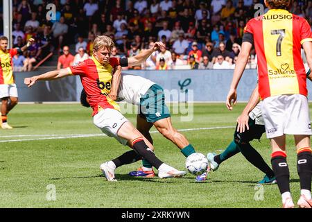 Deventer, pays-Bas. 11 août 2024. DEVENTER, PAYS-BAS - 11 AOÛT : Soren Tengstedt de Go Ahead Eagles lors du match néerlandais Eredivisie entre Go Ahead Eagles et Fortuna Sittard à de Adelaarshorst le 11 août 2024 à Deventer, pays-Bas. (Photo de Raymond Smit/Orange Pictures) crédit : Orange pics BV/Alamy Live News Banque D'Images