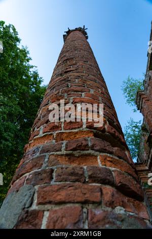 Vieille, colonne de briques, vue de bas en haut Banque D'Images