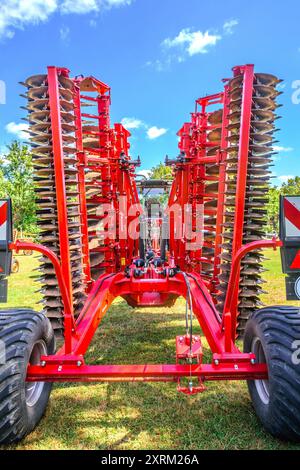 Cultivateur de herses Kverneland Qualidisc Pro à la foire du pays - centre de la France. Banque D'Images