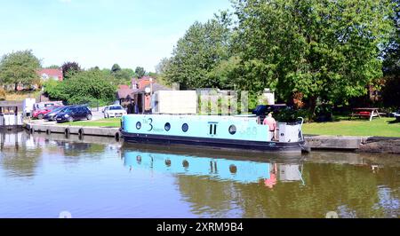 Manchester, Royaume-Uni, 11 août 2024. Ensoleillé avec une température de 25 ° C à côté du canal Bridgewater dans la campagne à Boothstown, Salford, Greater Manchester, Royaume-Uni. Le bureau du met a émis des avertissements d'orage pour suivre le temps chaud pour certaines parties du Royaume-Uni, y compris le nord de l'Angleterre. Crédit : Terry Waller/Alamy Live News Banque D'Images