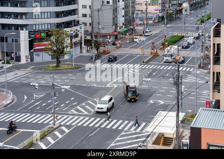 Osaka, Japon - 05.12.2024 : vue d'en haut avec l'intersection ou la jonction de la rue Sakaisuji dans la région de Tennoji, Osaka Banque D'Images
