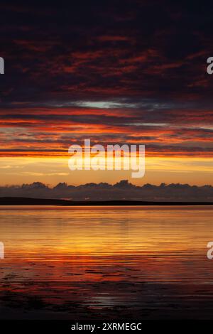 Coucher de soleil sur Stronsay en milieu d'été, Orcades, Écosse Banque D'Images