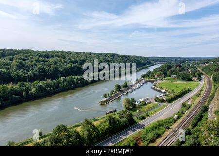 Vue panoramique depuis les rochers du Roi Albert et le bois de roche autour de l'Abbaye du Vivier | bois du moulin et bois des rochers autour de l'Abbaye du vivier Banque D'Images