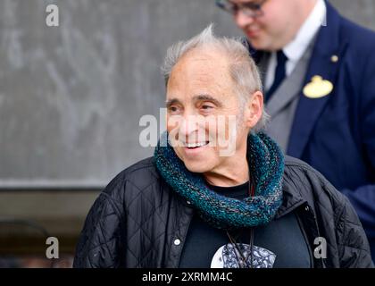 STOCKHOLM, SUÈDE - 18 JUILLET 2024 : Nils Lofgren quitte le Grand Hotel de Stockholm pour un concert avec Bruce Springsteen et le E Street Band. Banque D'Images