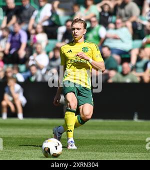 Easter Road Stadium.Edinburgh.Scotland.UK.11 août 24 Scottish Premiership match Hibernian v Celtic Alastair Johnston of Celtic Credit : eric mccowat/Alamy Live News Banque D'Images