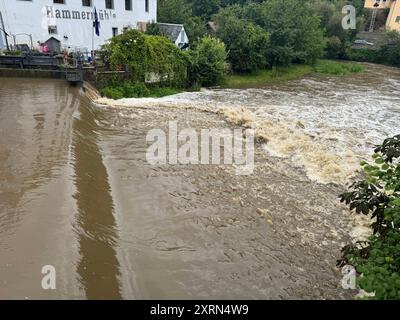 DATE D'ENREGISTREMENT NON INDIQUÉE Bautzen - Hochwasserwarnung für die Spree 02.08.2024 Bautzen, Spree Fotograf : LausitzNews.de Aufgrund der Starkniederschläge besonders heute Früh ab 04:00 Uhr ist die Wasserführung vor allem im Oberlauf der Spree und des Löbauer Wassers sehr schnell angestiegen. AM Pegel Großschweidnitz am Löbauer Wasser wurde um 10:45 Uhr der Richtwert der Alarmstufe 1, um 11:45 Uhr kurz der Richtwert der Alarmstufe 2 überschritten. DAS Überschreiten des Richtwertes der Alarmstufe 3 wird hier nicht erwartet. AM Pegel Gröditz am Löbauer Wasser wird der Richtwert der Alarmstufe 1 am frühe Banque D'Images