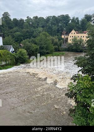 DATE D'ENREGISTREMENT NON INDIQUÉE Bautzen - Hochwasserwarnung für die Spree 02.08.2024 Bautzen, Spree Fotograf : LausitzNews.de Aufgrund der Starkniederschläge besonders heute Früh ab 04:00 Uhr ist die Wasserführung vor allem im Oberlauf der Spree und des Löbauer Wassers sehr schnell angestiegen. AM Pegel Großschweidnitz am Löbauer Wasser wurde um 10:45 Uhr der Richtwert der Alarmstufe 1, um 11:45 Uhr kurz der Richtwert der Alarmstufe 2 überschritten. DAS Überschreiten des Richtwertes der Alarmstufe 3 wird hier nicht erwartet. AM Pegel Gröditz am Löbauer Wasser wird der Richtwert der Alarmstufe 1 am frühe Banque D'Images