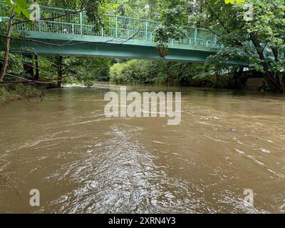 DATE D'ENREGISTREMENT NON INDIQUÉE Bautzen - Hochwasserwarnung für die Spree 02.08.2024 Bautzen, Spree Fotograf : LausitzNews.de Aufgrund der Starkniederschläge besonders heute Früh ab 04:00 Uhr ist die Wasserführung vor allem im Oberlauf der Spree und des Löbauer Wassers sehr schnell angestiegen. AM Pegel Großschweidnitz am Löbauer Wasser wurde um 10:45 Uhr der Richtwert der Alarmstufe 1, um 11:45 Uhr kurz der Richtwert der Alarmstufe 2 überschritten. DAS Überschreiten des Richtwertes der Alarmstufe 3 wird hier nicht erwartet. AM Pegel Gröditz am Löbauer Wasser wird der Richtwert der Alarmstufe 1 am frühe Banque D'Images