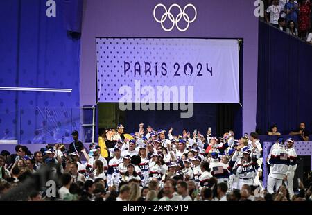 Paris, France. 11 août 2024. Team USA photographié lors de la cérémonie de clôture des Jeux Olympiques de Paris 2024 le dimanche 11 août 2024 à Paris, France. Les Jeux de la XXXIIIe Olympiade se déroulent à Paris du 26 juillet au 11 août. La délégation belge compte 165 athlètes en compétition dans 21 sports. BELGA PHOTO JASPER JACOBS crédit : Belga News Agency/Alamy Live News Banque D'Images