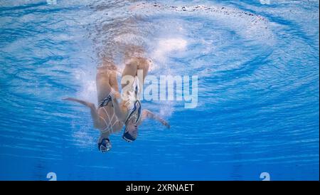 Saint Denis. 11 août 2024. Higa Moe/Sato Tomoka du Japon concourent lors de la routine libre en duo de natation artistique aux Jeux Olympiques de Paris 2024 à Saint-Denis, France, le 10 août 2024. Crédit : Xia Yifang/Xinhua/Alamy Live News Banque D'Images