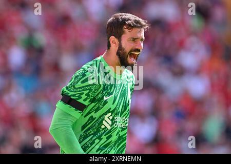 Alisson Becker de Liverpool crie lors du match amical de pré-saison Liverpool vs Sevilla à Anfield, Liverpool, Royaume-Uni. 11 août 2024. (Photo de Cody Froggatt/News images) à Liverpool, Royaume-Uni le 8/11/2024. (Photo de Cody Froggatt/News images/Sipa USA) crédit : Sipa USA/Alamy Live News Banque D'Images