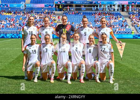 Présentation des équipes et hymne : Alexandra Popp, DFB Frauen 11 Ann-Katrin Berger, gardienne de but DFB Frauen 12 Marina HEGERING, DFB Frauen 5 Felicitas Rauch, DFB Frauen 19 Kathrin-Julia HENDRICH, DFB Frauen 3 Sarai Linder, DFB Frauen 2 Janina Minge, DFB Frauen 6 Sjoeke Nuesken, DFB Frauen 9 Jule Brand, DFB Frauen 16 Giulia Gwinn, DFB Frauen 15 Klara Buehl, DFB Frauen 17 au match féminin pour la médaille de bronze olympique ALLEMAGNE - ESPAGNE 1-0 au stade de Lyon à Lyon le 9 août 2024 à Lyon, France. Saison 2024/2025 photographe : ddp images/STAR-images Banque D'Images