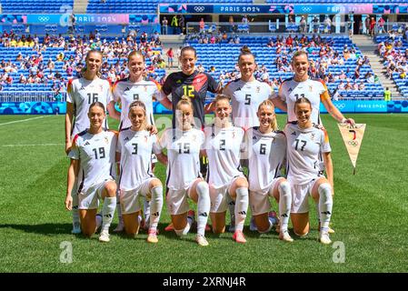 Présentation des équipes et hymne : Alexandra Popp, DFB Frauen 11 Ann-Katrin Berger, gardienne de but DFB Frauen 12 Marina HEGERING, DFB Frauen 5 Felicitas Rauch, DFB Frauen 19 Kathrin-Julia HENDRICH, DFB Frauen 3 Sarai Linder, DFB Frauen 2 Janina Minge, DFB Frauen 6 Sjoeke Nüsken, DFB Frauen 9 Jule Brand, DFB Frauen 16 Giulia Gwinn, DFB Frauen 15 Klara Bühl, DFB Frauen 17 au match féminin pour la médaille de bronze olympique ALLEMAGNE - ESPAGNE 1-0 au stade de Lyon à Lyon le 9 août 2024 à Lyon, France. Photographe de la saison 2024/2025 : Peter Schatz Banque D'Images