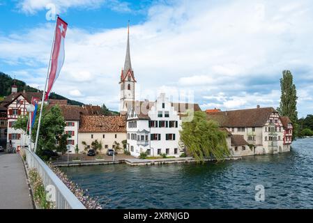 Stein am Rhein, Suisse - 4 juillet 2024 : Stein am Rhein est une ville pittoresque de Suisse, au bord du Rhin, connue pour sa ville médiévale bien préservée Banque D'Images