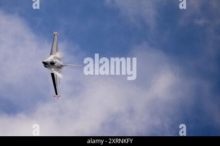 Lockheed Martin, Royal Danish Air Force, F-16AM Fighting Falcon Turning and Burning lors de l'exposition au Royal International Air Tattoo Banque D'Images