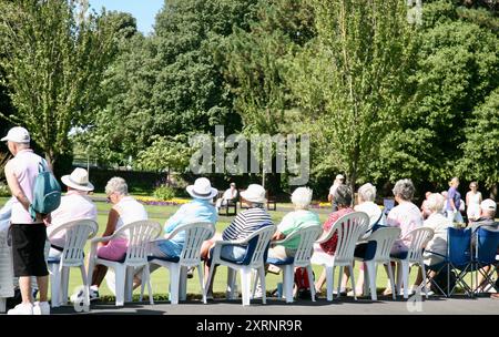 Spectateurs au match de bowling Banque D'Images