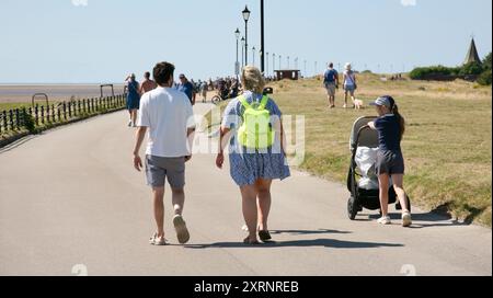 Une journée en famille au bord de la mer Banque D'Images