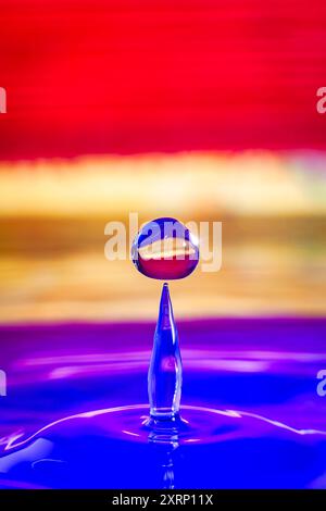 Rebond des gouttelettes d'eau Banque D'Images