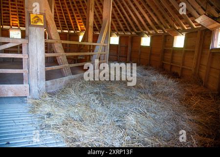 À l'intérieur de la grange à 16 côtés de la propriété de Mount Vernon de George Washington utilisée pour le roulement de blé Banque D'Images