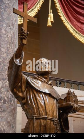 Statue du Père Junipero Serra à l'intérieur de la rotonde du bâtiment du Capitole américain à Washington DC Banque D'Images