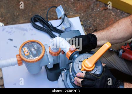 Assemblage du réservoir de système de filtre à sable, équipement pour le nettoyage de l'eau dans la piscine Banque D'Images