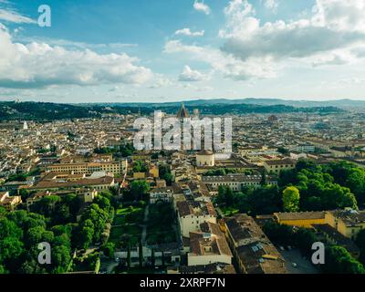 Vue aérienne de la cathédrale Santa Maria del Fiore dans le centre-ville de Florence, Toscane, Italie. Photo de haute qualité Banque D'Images
