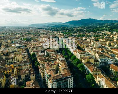 Vue aérienne de la cathédrale Santa Maria del Fiore dans le centre-ville de Florence, Toscane, Italie. Photo de haute qualité Banque D'Images