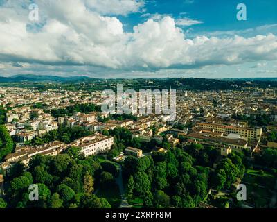Vue aérienne de la cathédrale Santa Maria del Fiore dans le centre-ville de Florence, Toscane, Italie. Photo de haute qualité Banque D'Images