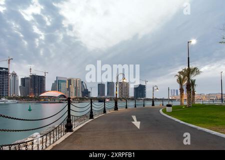 Parc d'attractions en plein air Lusail Winter Wonderland sur l'île Al Maha avec vue sur la lumière du jour Banque D'Images