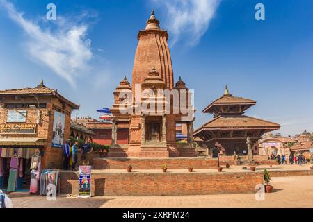 Devant le temple Kedarnath Shiva sur la place Durbar de Bhaktapur, au Népal Banque D'Images